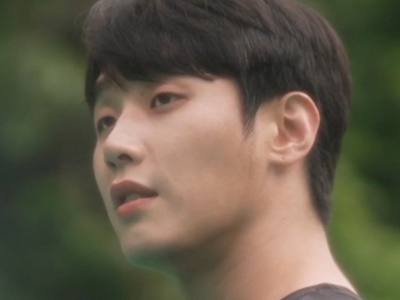 Wan is portrayed by Korean actor Jung Lee Hun (정이헌).