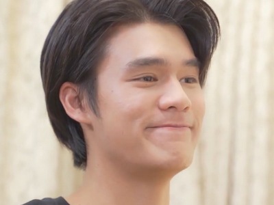 Mix is portrayed by the Thai actor Jame Kasama Khanjanawattana (กษม กาญจนวัฒนา).