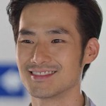 Dr. Por is portrayed by the Thai actor Pat Chatburirak (ภัทร ฉัตรบริรักษ์).