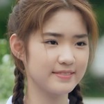 Q is portrayed by the Thai actress Prae Phimaraya Attavipach (แพร พิมพ์อารยา อรรถวิภัชน์).