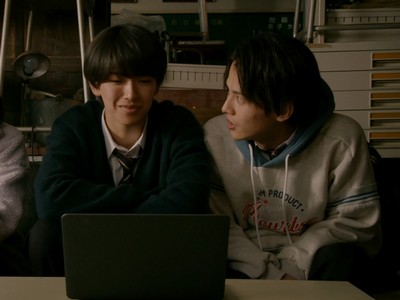 Ryo and Hikari have a friendly chat.