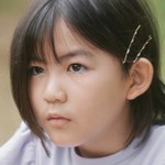 Young Chiharu is portrayed by Mogi Otaro (茂木桜大朗).