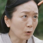 Wataru's mother is portrayed by Sawa Masaki (正木佐和).