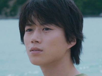 Wataru is portrayed by the Japanese actor Tomoya Oku (奥智哉).