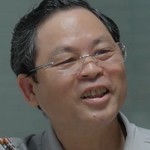 Khanh's father is portrayed by Vietnamese actor Le Hung (Lể Hung).