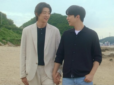 My Sweet Dear has a happy ending where Jung Woo and Do Gun are a couple.