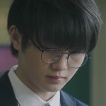 Young Mahiro is portrayed by Japanese actor Shun Honda (本田旬).