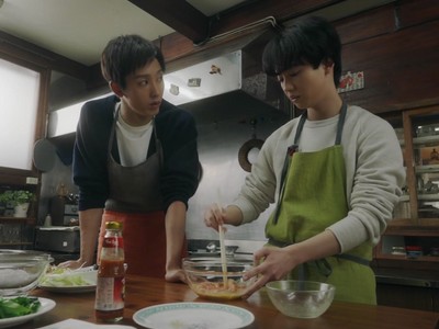 Ichijou takes cooking lessons from Mahiro.