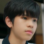 Young Yi is portrayed by the Thai actor RoodBus Pakapon Tanphanich (ภคพล ตัณฑ์พาณิชย์).