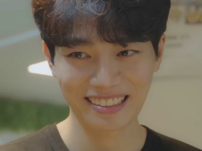 Doyun is portrayed by Korean actor Kim Do Ha (김도하).