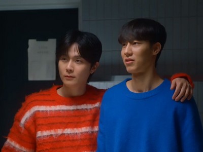 Woohyuk also has a close relationship with his boss.