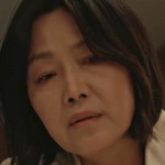 The mother is portrayed by Korean actress Sim So Yeon (심소연).