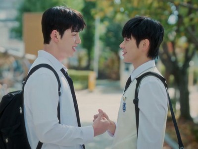 Hanuel and Saebyeok used to be friends in high school.