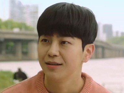 Eui Jun is portrayed by Korean actor Do Geon Wu (도건우).