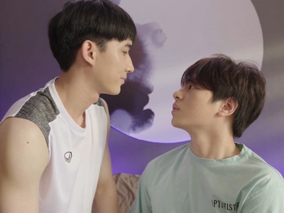 Jin and Bbomb stare at each other in the bedroom.