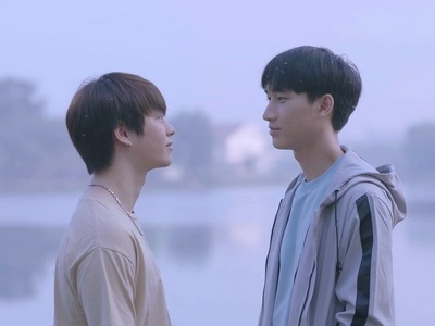 Jin and Bbomb stare into each other's eyes lovingly in the Nitiman happy ending.