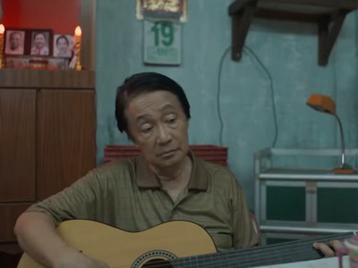 Old Ming plays the guitar in the No Law, No Heaven sad ending.