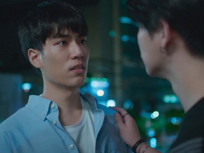 Shi De cries as Shu Yi gives his love confession.