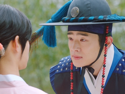 Tae Hyung takes an interest in Ki Wan, believing him to be a woman.