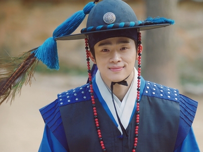 Tae Hyung arrives as a new character midway through Nobleman Ryu's Wedding.