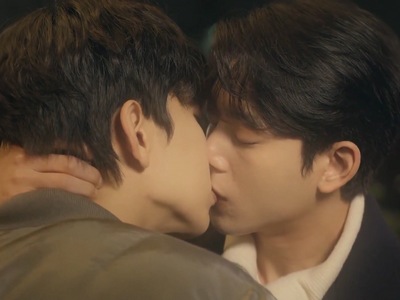 Seol Won and Cheol Soo share a kiss in the Oh! Boarding House ending.