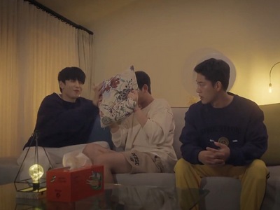 Bong Deok feels awkward next to Seol Won and Cheol Soo flirting.