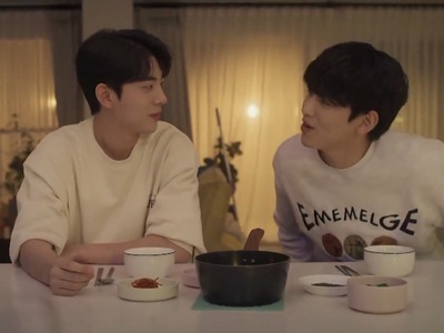 Seol Won and Cheol Soo enjoy a meal together.