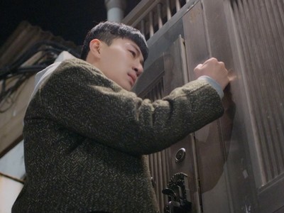 Jae Woo has located the killer's house in Once Again Episode 4.