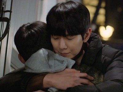 Ji Woo comforts a distressed Jae Woo with a hug.