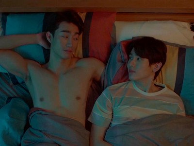 Mew and Top don't sleep together on their first night.