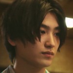 Maro is played by the actor Kaneko Daichi (金子大地).