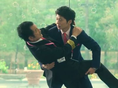 Kurosawa is a pilot who fanns in love with Haruta, a flight attendant.