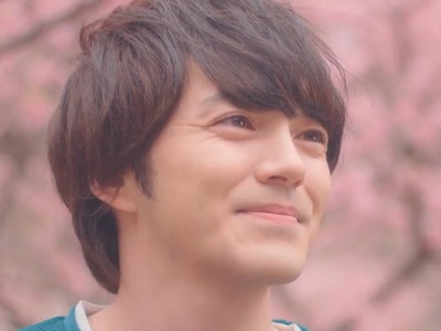 Maki is portrayed by Japanese actor Kento Hayashi (林遣都).