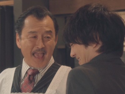 Maki and Kurosawa fight in the kitchen.
