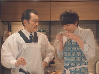 Kurosawa teaches Maki how to make soup.