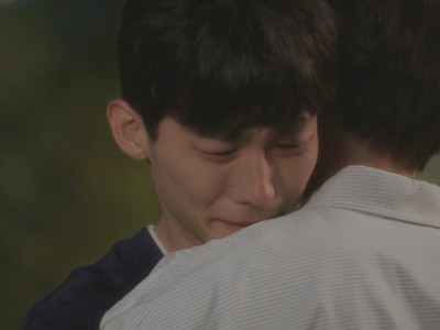 Ki Tae cries when he believes Wan has abandoned him, just like seven years ago.