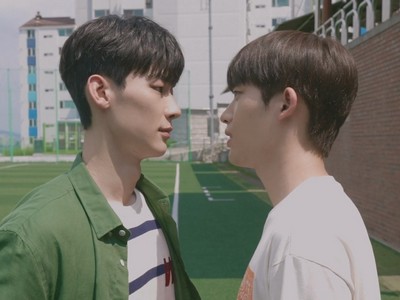 Wan and Ki Tae confront each other at their old high school.