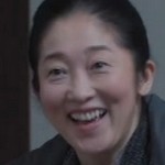 Yutaka's mom is portrayed by the Japanese actress Yukiko Senga (千賀由紀子).