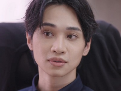 Mike is portrayed by Hong Kong actor Lawrence Fok (霍文樂).