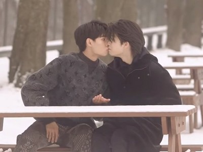 Tutor and Kim kiss in the winter.