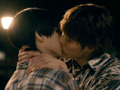 Jin and Haruki kiss in the middle of the night.