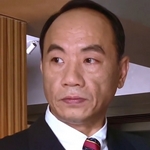 Jerry's father is played by the actor Tzu-Chiang Wang (王自強).