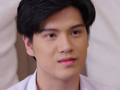 Bamee is portrayed by the Thai actor Marc Pahun Jiyacharoen (ปาหุณ จิยะเจริญ).