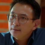 Sasom's father is portrayed by a Thai actor.