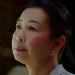 Sasom's mother is portrayed by a Thai actress.