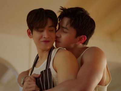 Po and Sasom get intimate.