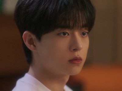 Doha is portrayed by Korean actor Jung Su Bin (정수빈).