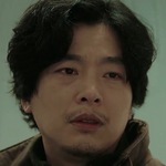 Eun Bin's father is portrayed by the Korean actor Yoon Hee Seok (윤희석).