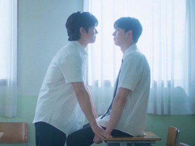 Yihyun and Jaeon are in high school.