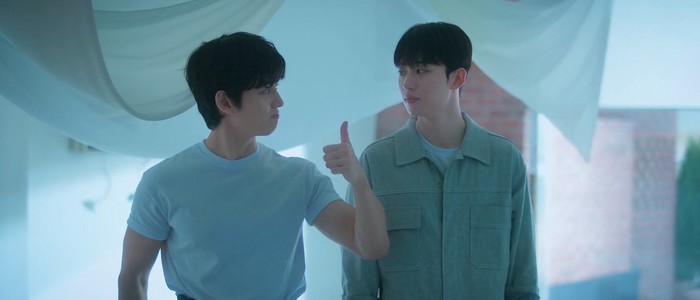 Play Me is a Korean BL series about a former actor who becomes a director. During auditions, he reunites with his high school crush after years of drifting apart.